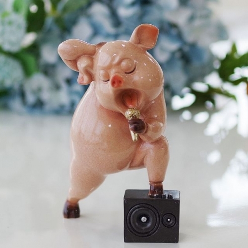 노래하는 핑크 돼지 장식인형